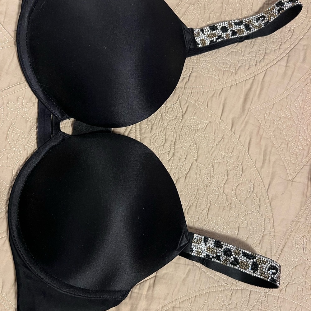 Victoria's Secret Black and White Bra 34d